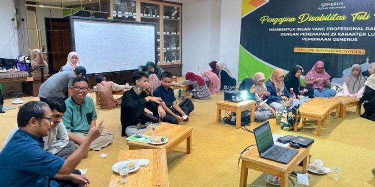 Komunitas Generus Tuli Indonesia menggelar pengajian bagi Teman Tuli di Ponpes Minhajurrosyidin, Pondok Gede, Jakarta. Foto: LINES.