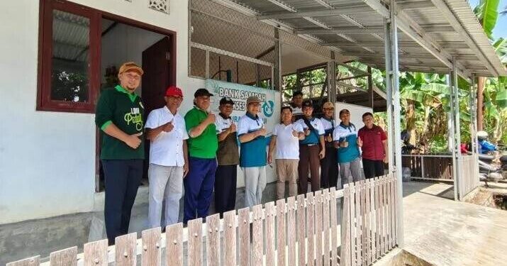 Pengurus Harian DPW LDII Kalimantan Timur (Kaltim) berkunjung ke Bank Sampah Sukses Sejati, Kel. Panji, Kukar. Foto: LINES.