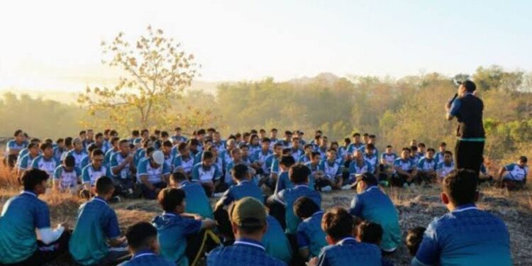Generasi muda LDII dari Kecamatan Bulu, Tawangsari, dan Weru mengikuti Camping Cinta Alam Indonesia. Foto: LINES.