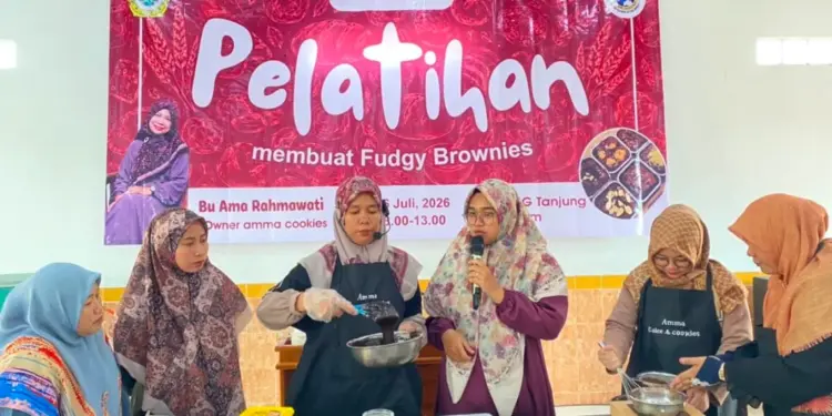 DPD LDII Kabupaten Pringsewu menghelat “Pelatihan Pembuatan Brownies” bagi remaja putri. Foto: LINES