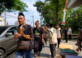 Relawan LDII Bagikan Ribuan Air Mineral dan Buka Posko Kesehatan Saat Muktamar Ke-35 NU
