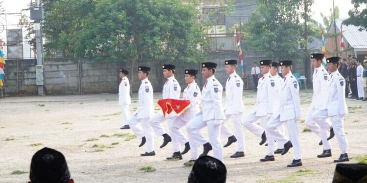 SMA Tri Sukses naungan DPD LDII Kota Depok menggelar upacara peringatan HUT ke-81. Foto: LINES.
