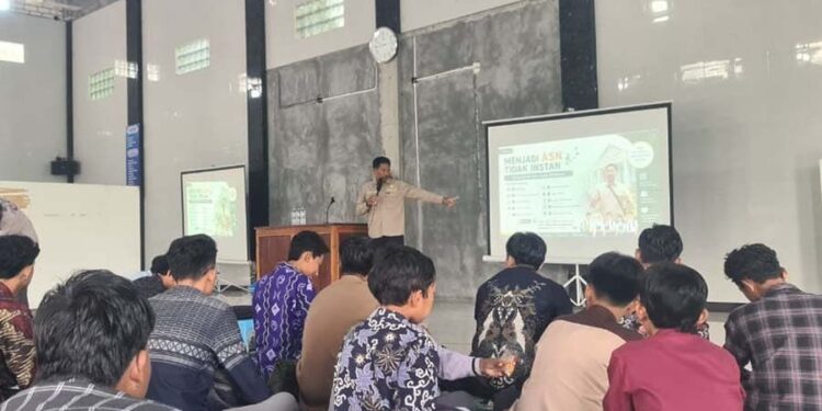 LDII Karanggeneng menggelar Seminar Pengenalan Profesi kepada generasi muda. Foto: LINES.