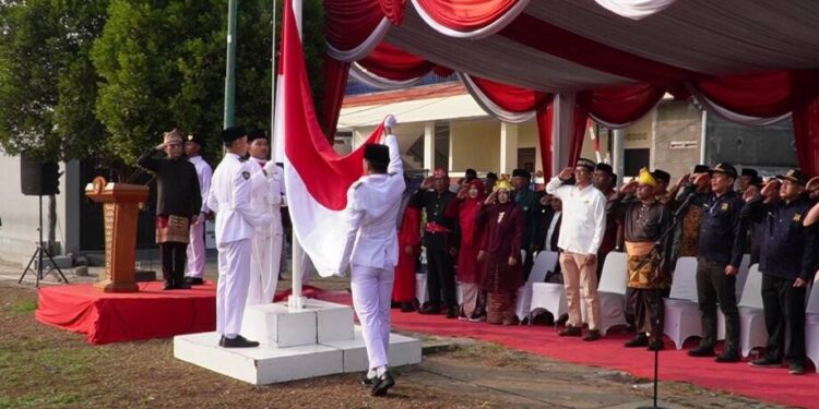 Yayasan Minhajushobirin menggelar upacara bendera. Foto: LINES.
