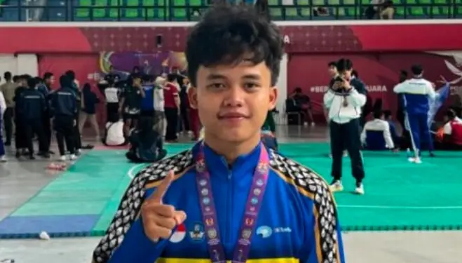 Pemuda LDII Batam, Asnan Rizqy Benarivo meraih medali emas mewakili Kepulauan Riau, pada ajang Pekan Olahraga dan Seni (Porseni) XV Politeknik se-Indonesia. Foto: LINES
