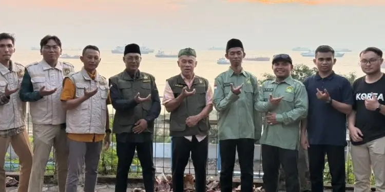 Tim rukyatul hilal LDII melaksanakan pemantauan hilal 1 Safar 1447 Hijriah secara serentak di berbagai wilayah Indonesia. Foto: LINES