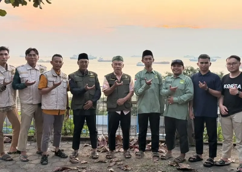 Tim rukyatul hilal LDII melaksanakan pemantauan hilal 1 Safar 1447 Hijriah secara serentak di berbagai wilayah Indonesia. Foto: LINES