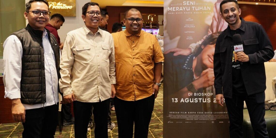 DPP LDII menghadiri special screening film berjudul Seni Merayu Tuhan, yang diadaptasi dari buku esai karya Habib Ja'far Al Hadar, di Kemang Village, Jakarta, Minggu (9/8/2026). Foto: LINES