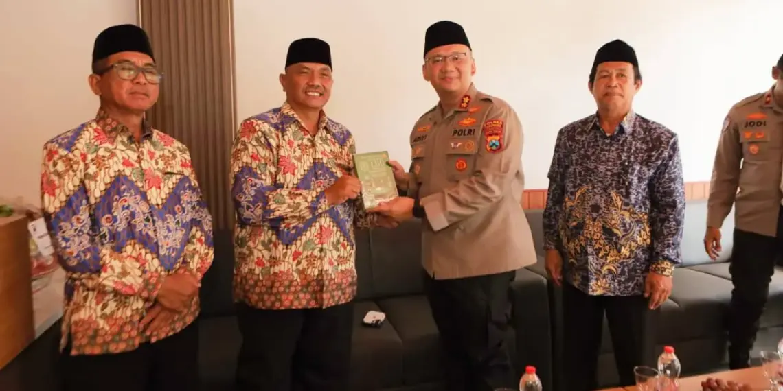 Kapolres Lamongan, AKBP Adhytiawarman Gautama Putra mengunjungi Gedung DPD LDII Kabupaten Lamongan. Foto: LINES