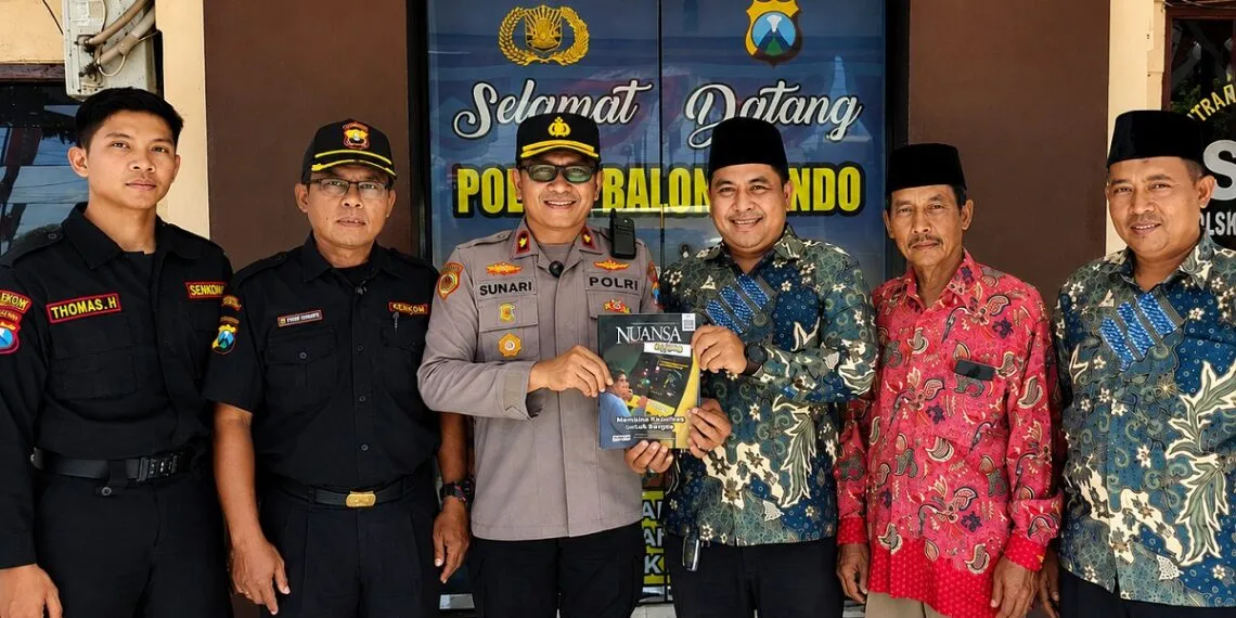 Pengurus PC LDII Kecamatan Balongbendo melakukan audiensi dengan Kapolsek Balongbendo yang baru, Kompol Sunari. Foto: LINES