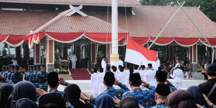 DPD LDII Kabupaten Subang menghadiri upacara peringatan HUT ke-81 Kemerdekaan Republik Indonesia yang digelar Pemerintah Kabupaten Subang di Alun-Alun Kabupaten Subang, Jawa Barat. Foto: LINES