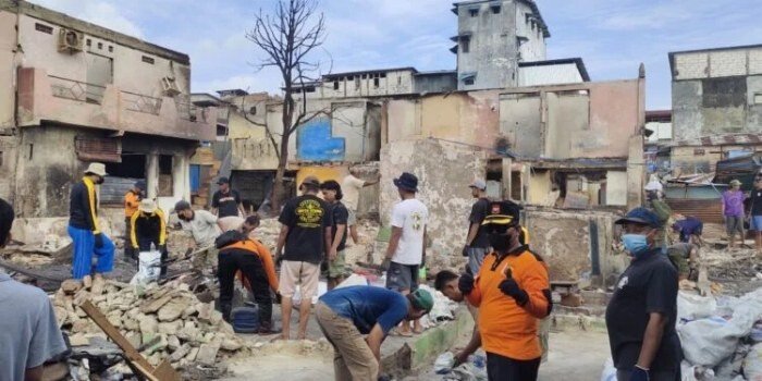 LDII Maluku membantu korban kebakaran di Desa Batu Merah, Ambon. Foto: LINES.