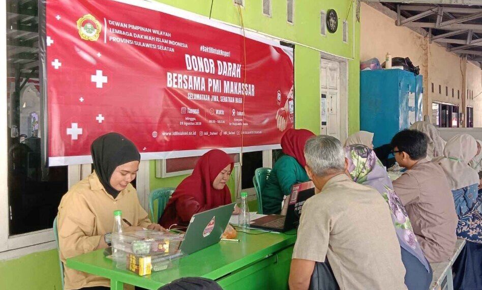 DPW LDII Provinsi Sulawesi Selatan bersama Palang Merah Indonesia (PMI) Kota Makassar menggelar donor darah. Foto: LINES.
