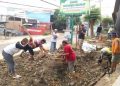 Warga LDII Pematang Sulur Gotong Royong Siapkan Lokasi Parkir Masjid