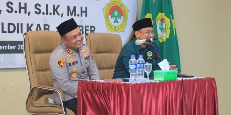 Kapolres Jember yang baru dilantik, AKBP Alaiddin mengunjungi DPD LDII Jember. Foto: LINES.