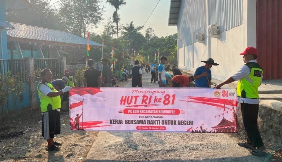 PC LDII Rowokele Kebumen peringati HUT RI dengan kerja bakti. Foto: LINES.