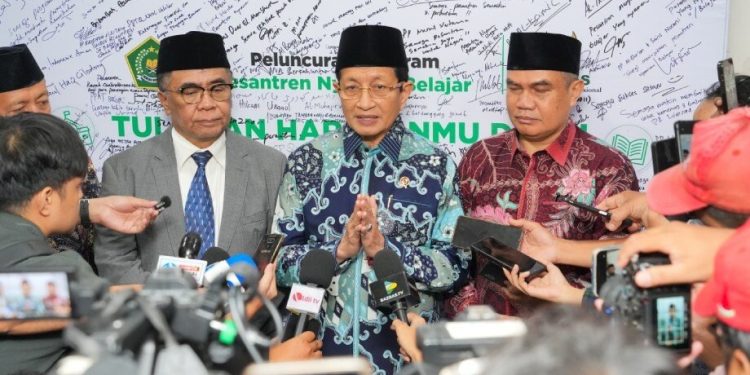 Menag Nasaruddin Umar meluncurkan program Pesantren Nyaman Belajar dan Bebas Bullying. Foto: LINES.