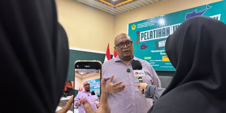 Ketua DPP LDII Rulli Kuswahyudi mendorong generasi muda Papua Tengah untuk bijak bermedia sosial. Foto: LINES