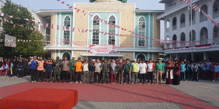 DPW LDII Riau menghelat kerja bakti lingkungan menyambut HUT ke-81 RI. Foto: LINES