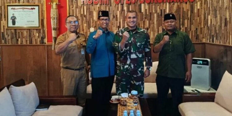 DPD LDII Kabupaten Sukoharjo menemui Dandim 0726/Sukoharjo Letnan Kolonel (Letkol) Inf. Reza Sahputra di ruang kerjanya. Foto: LINES