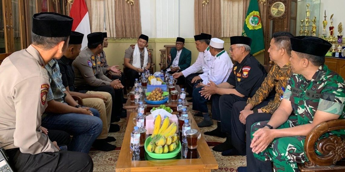 Kapolres Magetan, AKBP Raden Erik Bangun Prakasa mengunjungi Pondok Pesantren (Ponpes) Baitul ’Ulum Al-Islami, Plaosan, Magetan, Jawa Timur. Foto: LINES