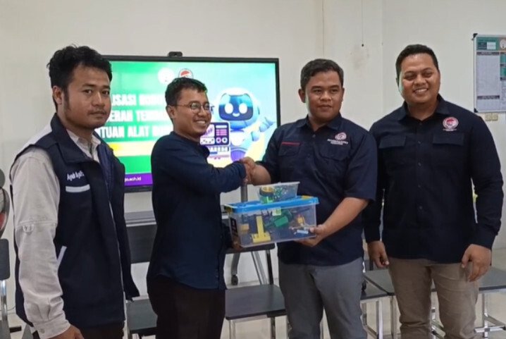 SMA Insan Mulia Boarding School (IMBS) memperkuat pembelajaran teknologi melalui kerja sama dengan Persatuan Robotika Seluruh Indonesia (PRSI). Foto: LINES