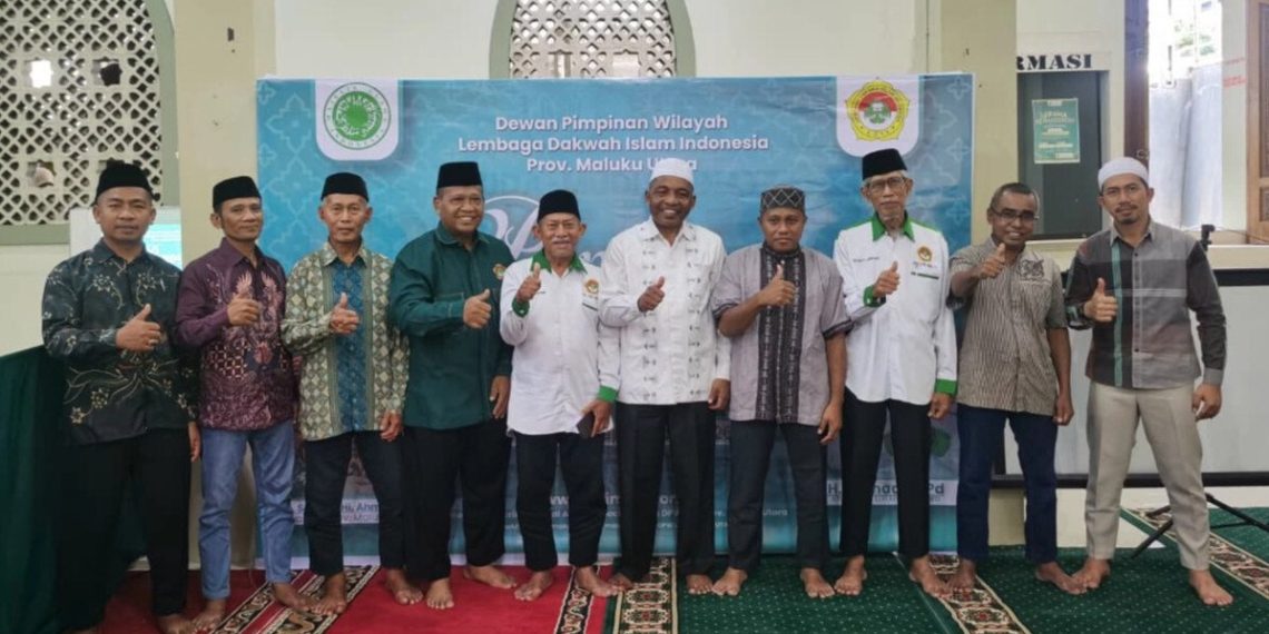 Samlan saat memberikan tausiyah dalam Pengajian Umum DPW LDII Provinsi Maluku Utara, Minggu (13/9/2026), di Maluku Utara. Foto: LINES