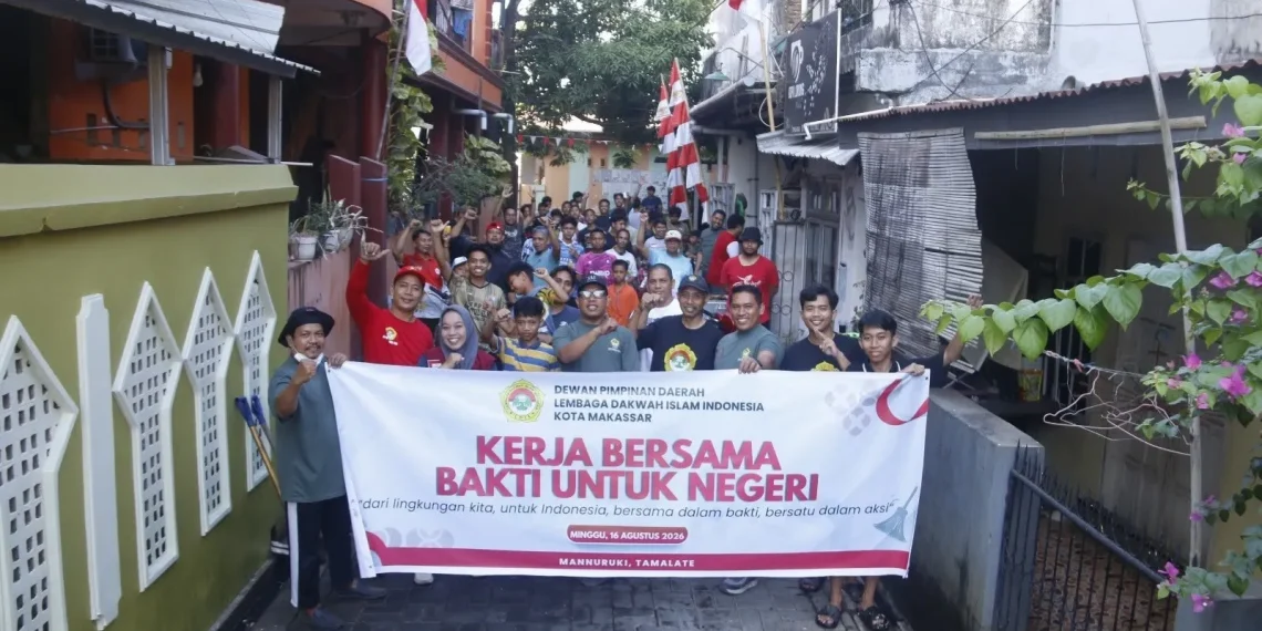 DPD LDII Kota Makassar bersama warga Mannuruki menggelar kerja bakti membersihkan lingkungan, Kecamatan Tamalate, Kota Makassar, Sulawesi Selatan, Sabtu (16/8/2026). Foto: LINES