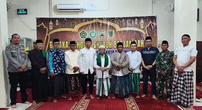 Dewan Masjid Indonesia (DMI) menggelar salat Subuh berjamaah di Masjid Al Hikmah naungan DPD LDII Mojokerto. Foto: LINES