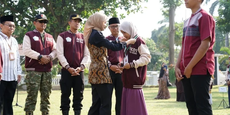 Pelepasan kontingen Porsadin dipimpin oleh Wali Kota Kediri, Vinanda Prameswati, bertempat di Balai Kota Kediri, Jawa Timur pada Jumat (25/9/2026). Foto: LINES