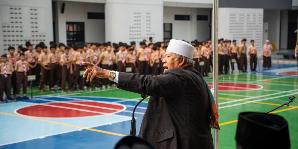 KH Zulfikar Hajar mengajak memperkuat persatuan dan menghindari perpecahan. Foto: LINES