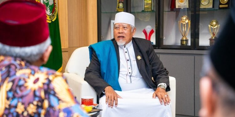 Wakil Ketua Umum Majelis Ulama Indonesia (MUI) Kota Medan, KH Zulfikar Hajar, silaturahim dengan para pengurus harian DPP LDII. Foto: LINES