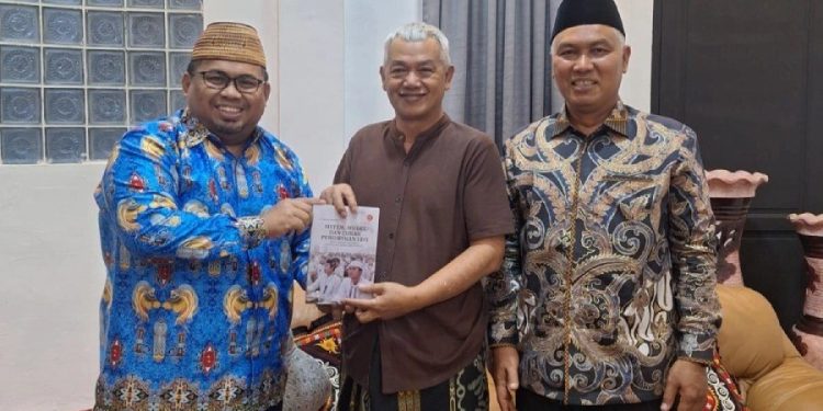 DPD LDII Bener Meriah didampingi Ketua DPP LDII Dwi Pramono silaturrahim ke Bupati. Foto: LINES.