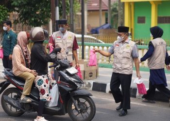 Bantu Warga Hadapi Kabut Asap, LDII Kayuara Bagikan Masker