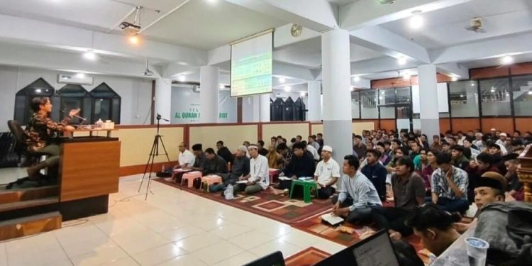 LDII Kota Makassar Gelar Literasi Keuangan Syariah menghadirkan Sekretaris Majelis Pakar DPP LDII Ardito Bhinadi pada Sabtu (17/10/2026). Foto: LINES.