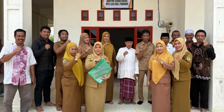 Jajaran pengurus DPD LDII Kabupaten Pinrang menerima kunjungan Badan Kesatuan Bangsa dan Politik (Kesbangpol) Kabupaten Pinrang. Foto: LINES