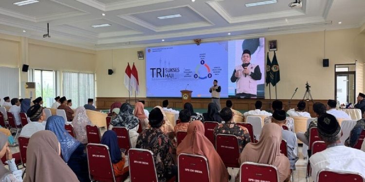Manasik Haji KBIHU Minhajurrosyidin Gresik bersama Kemenhaj Gresik di Ballroom LDII Kabupaten Gresik. Foto: LINES.