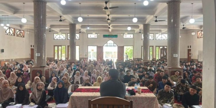 Pengajian generasi penerus LDII Kota Depok bertema “Generus Hebat, Dunia Akhirat Dapat” di Masjid Baitul Faqih, Kalimulya, Depok, Minggu (18/10/2026). Foto: LINES.