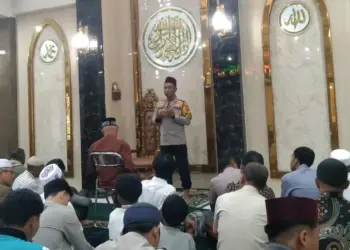 Kapolsek Tanggul AKP Fathur Tausiah Kamtibmas Usai Salat Jumat di Masjid LDII