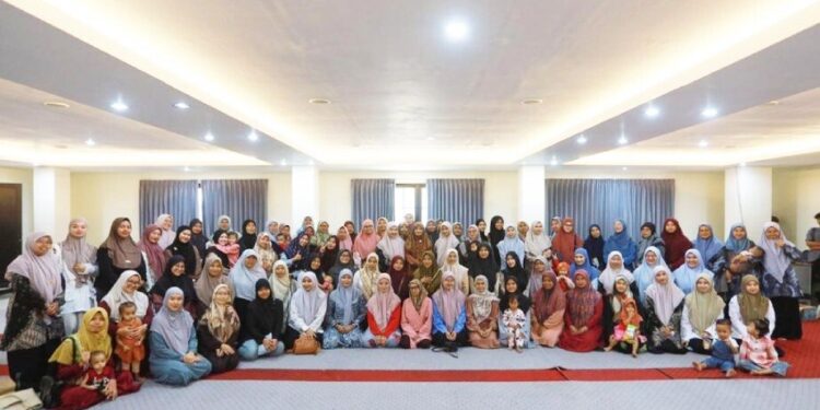 Pembekalan parenting skill bagi wali murid KB Choirul Huda, TK Tarbiyah Al Ubaidah, dan SD Al Ubaidah di Ponpes Al Ubaidah Kertosono. Foto: LINES.