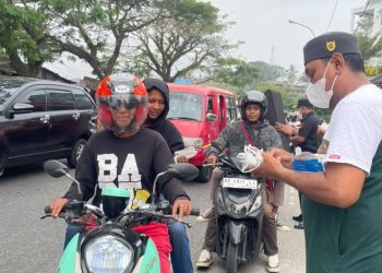 Asap Menyelimuti Ambon, LDII Maluku Bagikan Ribuan Masker