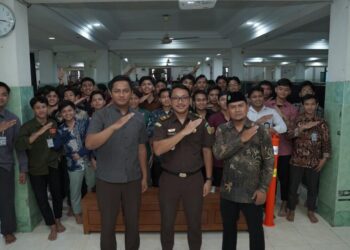 Kejari Nganjuk Bekali Santri Al Ubaidah Kesadaran Hukum dan Wawasan Kebangsaan