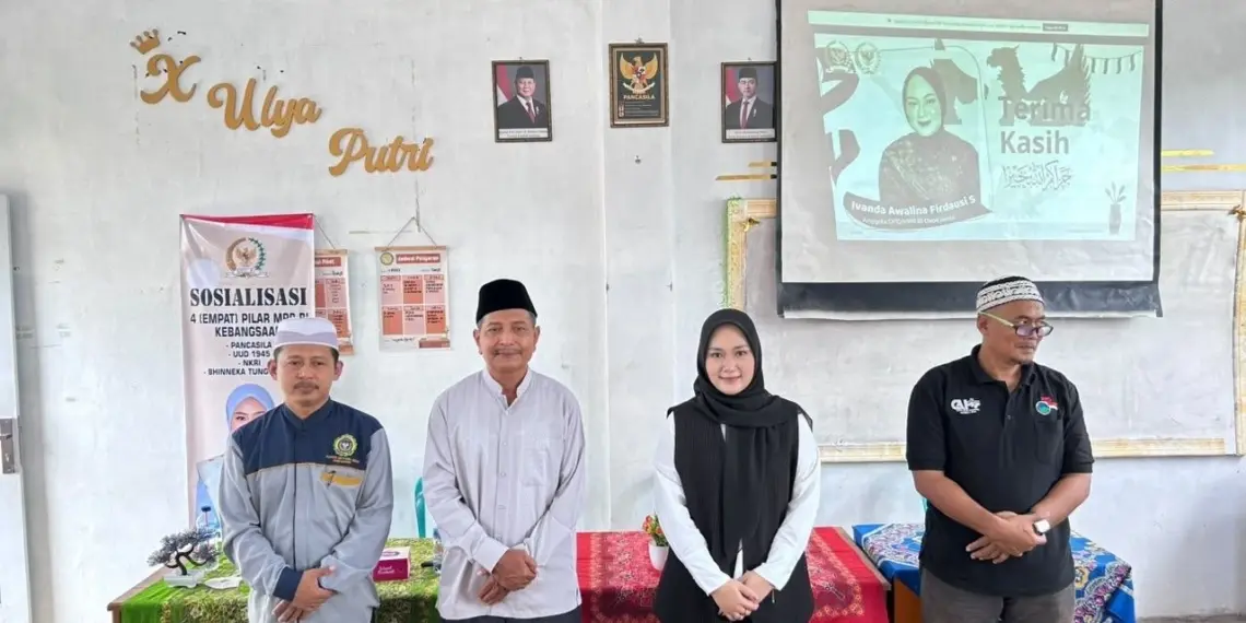Puluhan pelajar Boarding School Miftahul Huda Mentawak mengikuti “Sosialisasi Empat Pilar MPR RI” untuk memperkuat wawasan kebangsaan. Foto: LINES