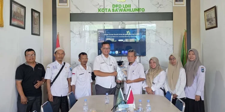 Badan Kesatuan Bangsa dan Politik (Kesbangpol) Kota Sawahlunto mengunjungi kantor DPD LDII Kota Sawahlunto. Foto: LINES