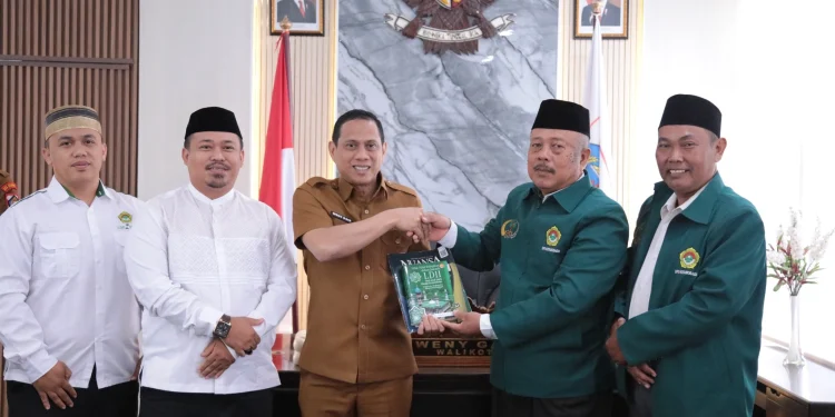 Wali Kota Kotamobagu, Weny Gaib, menerima silaturahim jajaran pengurus DPD LDII Kota Kotamobagu, Selasa (6/10/2026). Foto: LINES